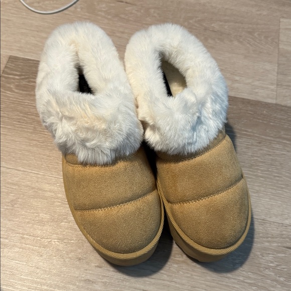 Winter Solstice Fur Trim Booties NEW 🏷️ - Picture 7 of 8